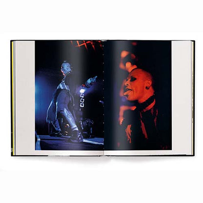 Nineties Spirit, Music Caught on Camera